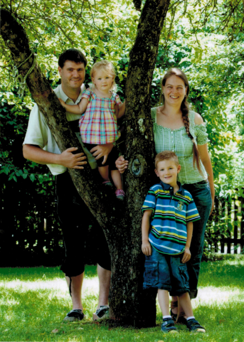 hanschur_fam_bild.png hanschur_fam_bild.png